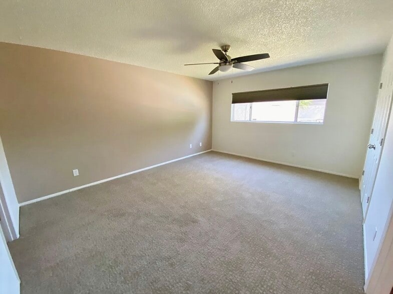 Building Photo - 984 N 85th Pl