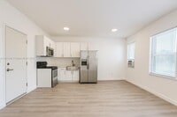 Building Photo - 402 NW 12th Ave