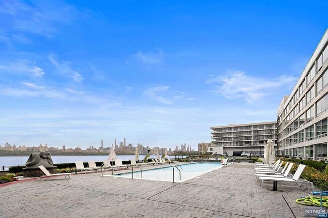 Building Photo - 9 Somerset Ln