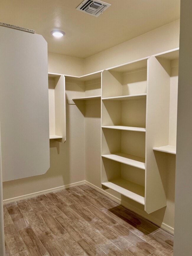 Building Photo - 1563 Ovalo Ct