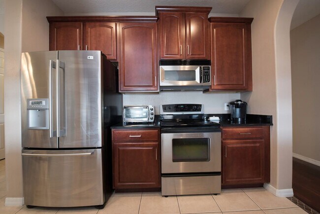 Building Photo - Large, Executive style 3/2.5 Lakefront/POOL Home in East Park of Lake Nona