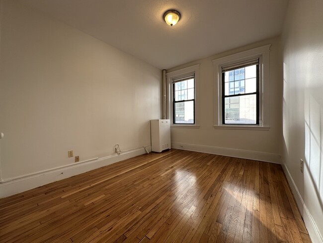 Primary Photo - 31 Peterborough St