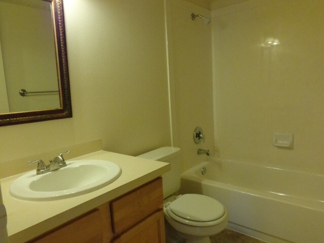 Building Photo - 651 Saddlebrook Dr