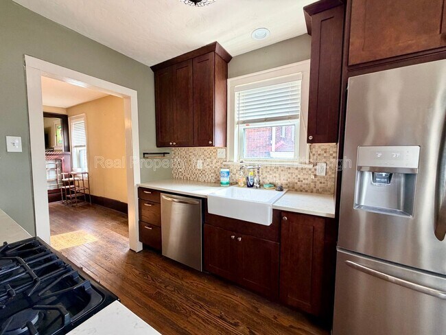 Building Photo - 1818 Kleber St