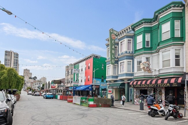 Building Photo - 546 Green St