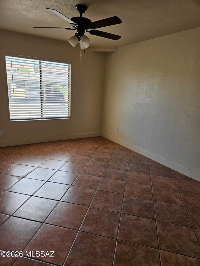 Building Photo - 5664 S Wood Crest Dr