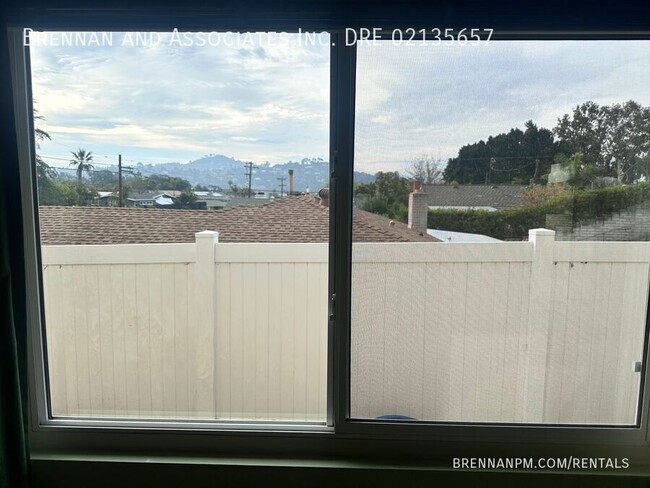 Building Photo - 3 bed 2 bath, Fletcher Hills, View, All Ap...