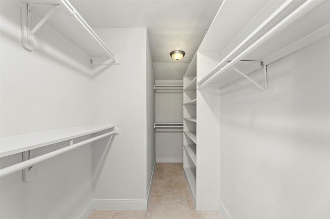 Building Photo - 14115 River Forest Dr