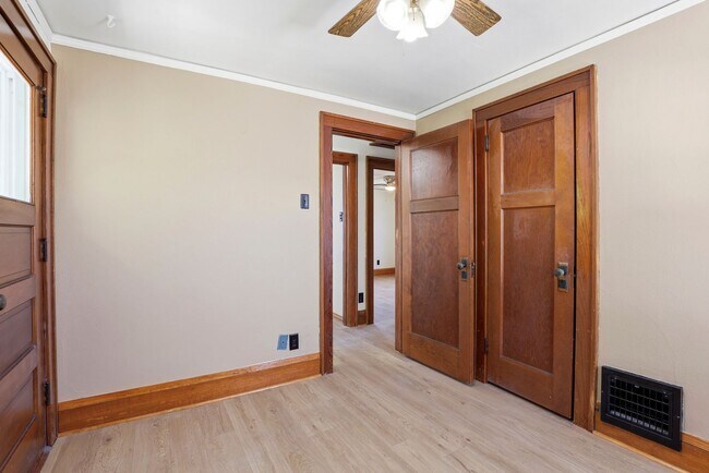 Building Photo - 3 Bedroom Fond Du Lac House