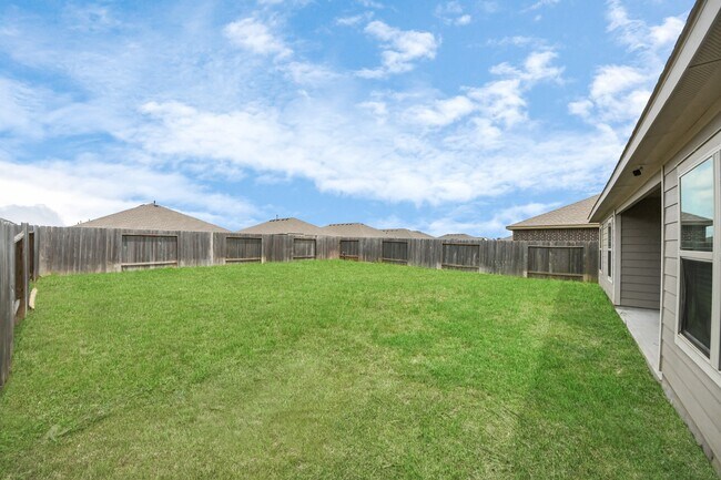 Building Photo - 20715 Southern Wds Blvd