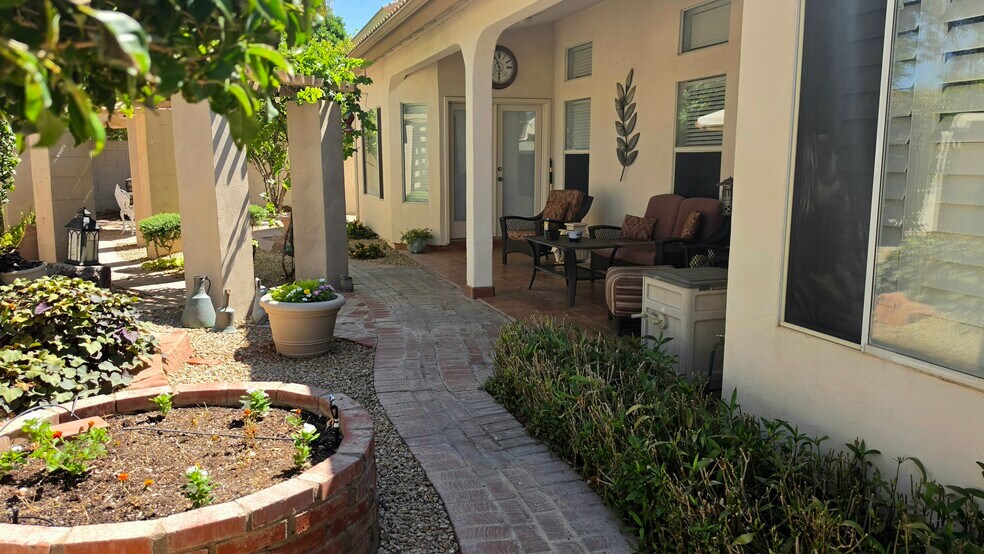 Building Photo - 2214 E Beachcomber Dr
