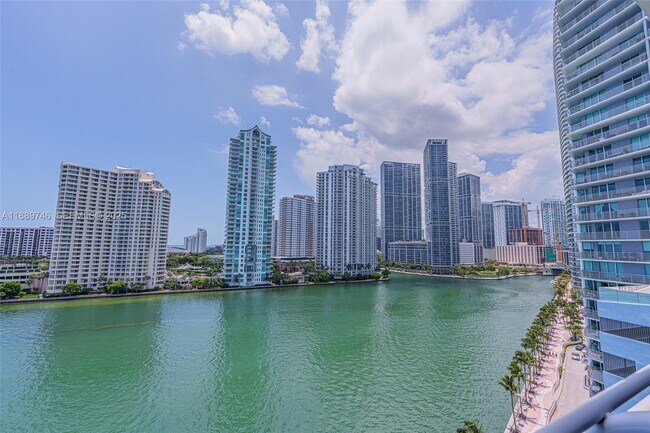 Building Photo - 335 S Biscayne Blvd