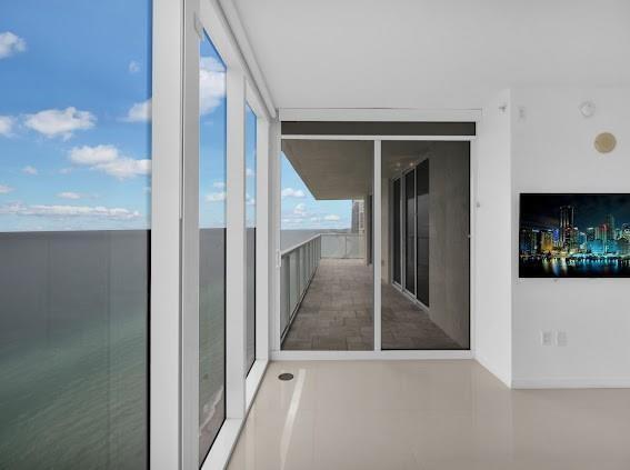 Building Photo - 16699 Collins Ave