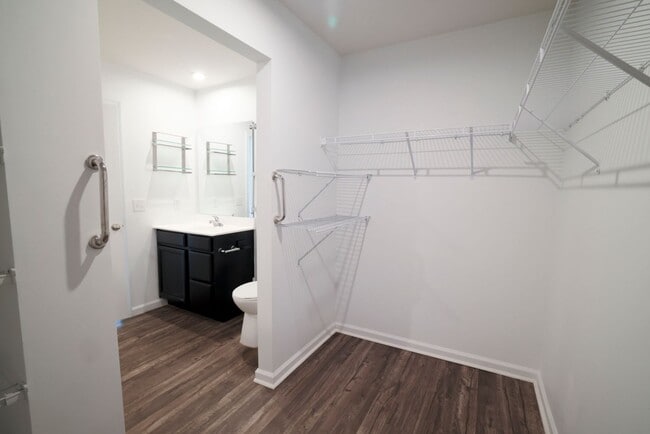 Building Photo - Upscale Home On Queens Mill Ct AVAILABLE NOW!
