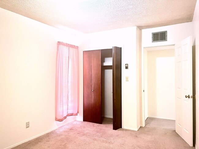 Building Photo - 5111 Paseo Las Palmas