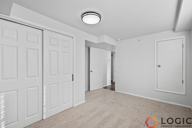 Building Photo - Perfectly Located Apartment in Provo!