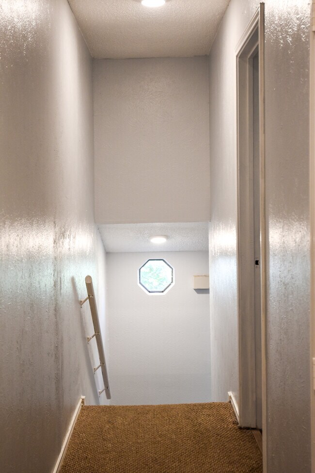 Building Photo - 4908 Oak Blf