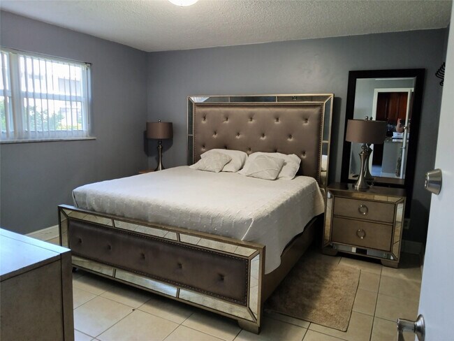 Building Photo - 55 SE 14th St