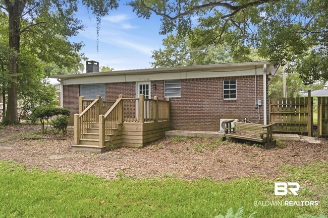 Building Photo - 509 Gayfer Ave