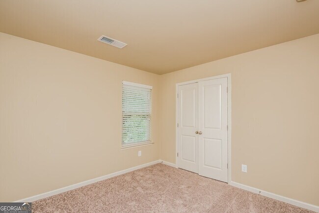 Building Photo - 258 Stillwood Dr