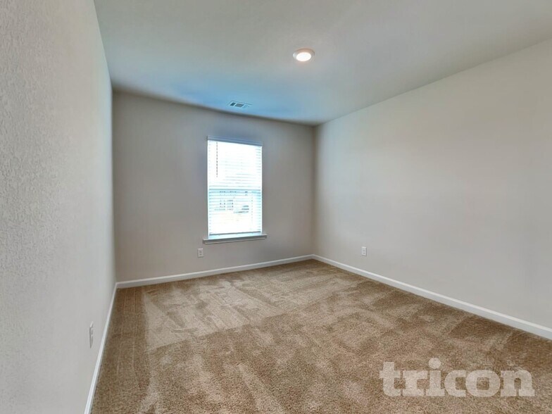 Building Photo - 1392 Deutz Dr