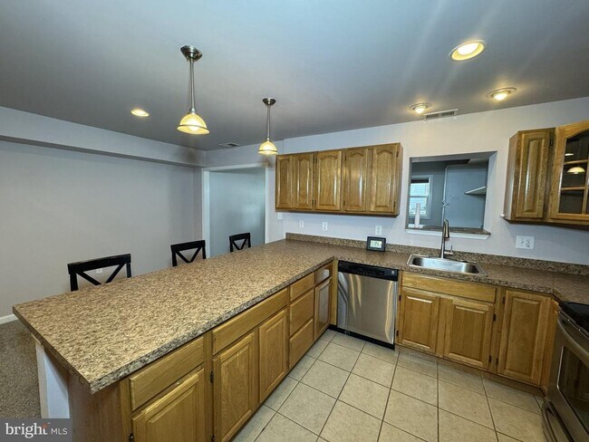 Building Photo - 832 Woodchuck Ln