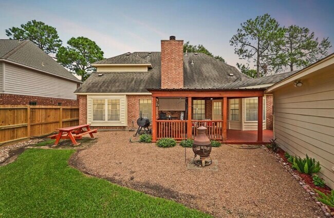 Building Photo - 17335 Meadow Heights Dr