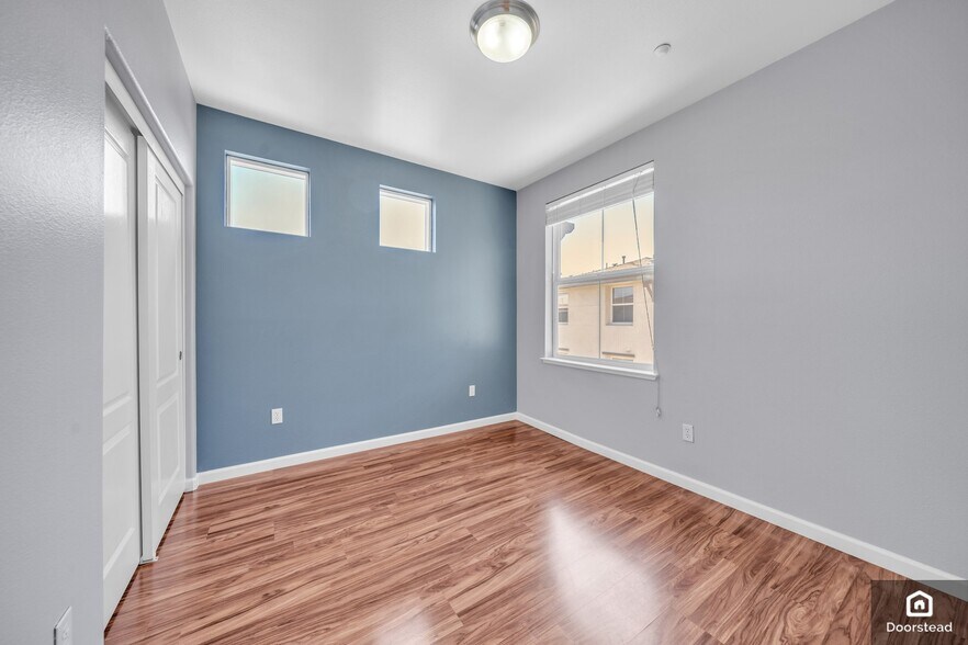 Building Photo - 955 Pavilion Loop