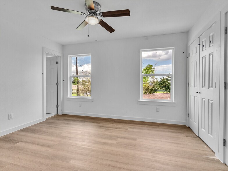 Building Photo - 8623 Homewood Ln