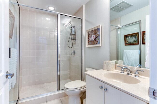 Building Photo - 801 S Olive Ave