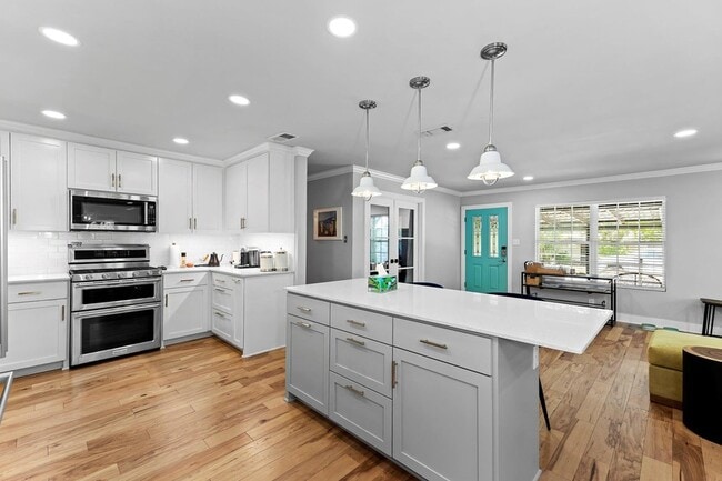Building Photo - 3307 Garden Villa Ln