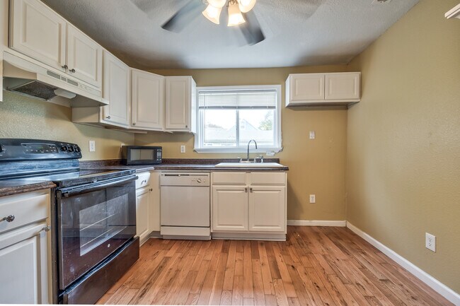 kitchen - 490 Shawnee Rd