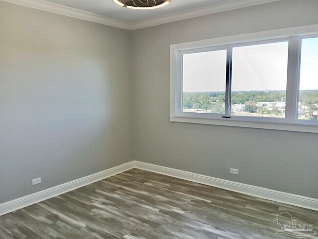 Building Photo - 825 Bayshore Dr