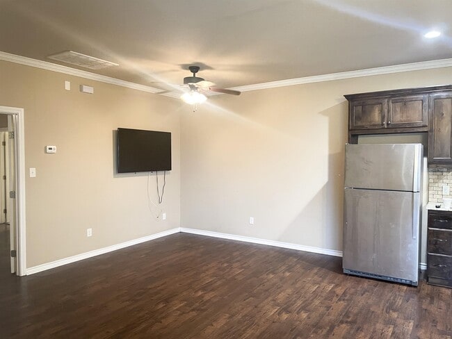 Building Photo - 4032 Golden Eagle Dr