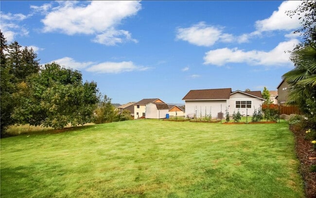 Building Photo - 17111-17111 111th St E