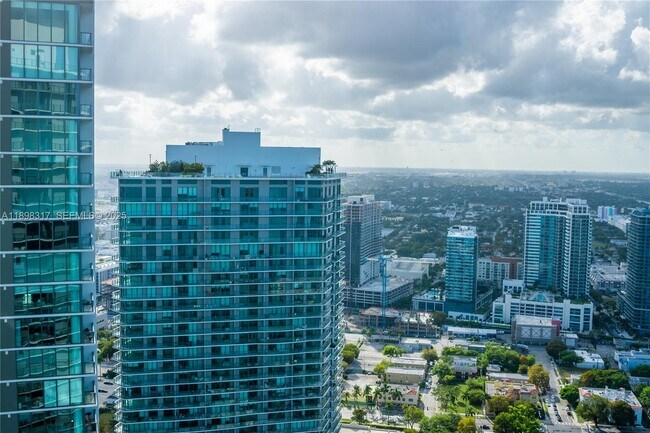 Building Photo - 3131 NE 7th Ave