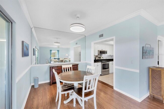 Building Photo - 5849 Tidewood Ave
