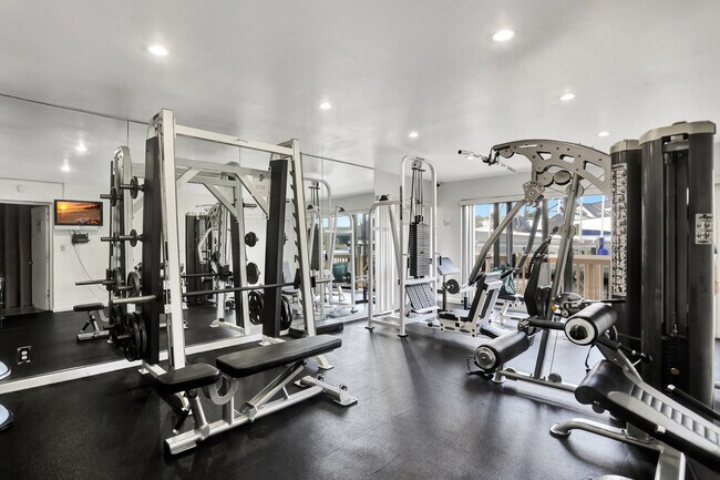 Building Photo - 1167 Hillsboro Mile