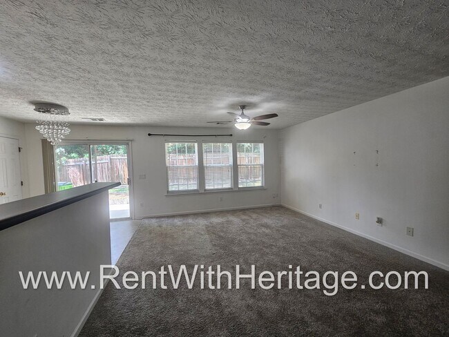 Building Photo - Gorgeous 5 bedroom, 2.5 bath / Attention t...
