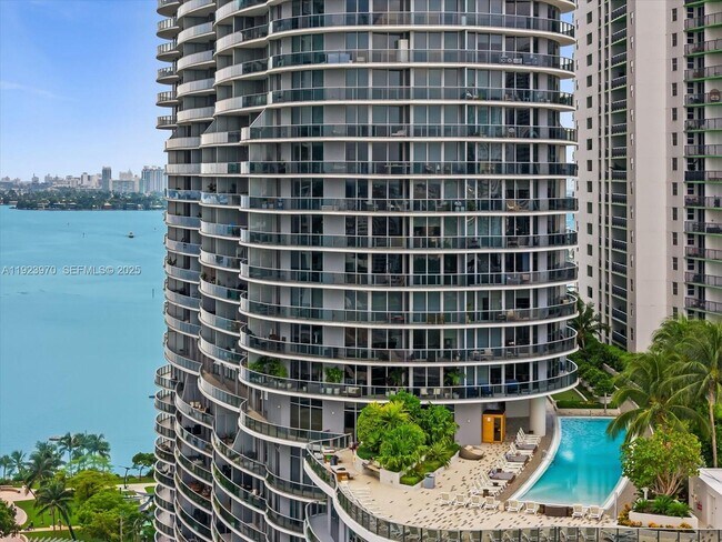 Building Photo - 488 NE 18th St