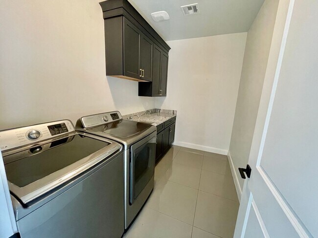 Building Photo - Wonderful Pet-Friendly Home in Overlook @ ...