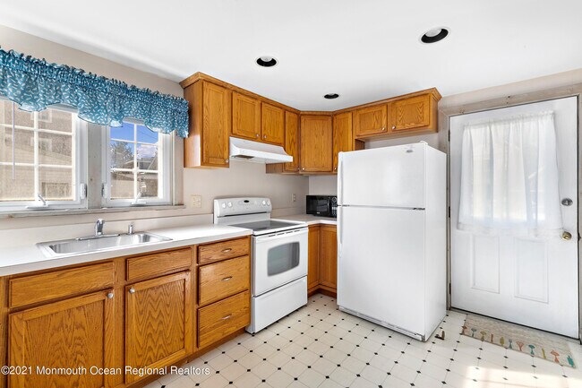 Building Photo - 1211 Ocean Ave N