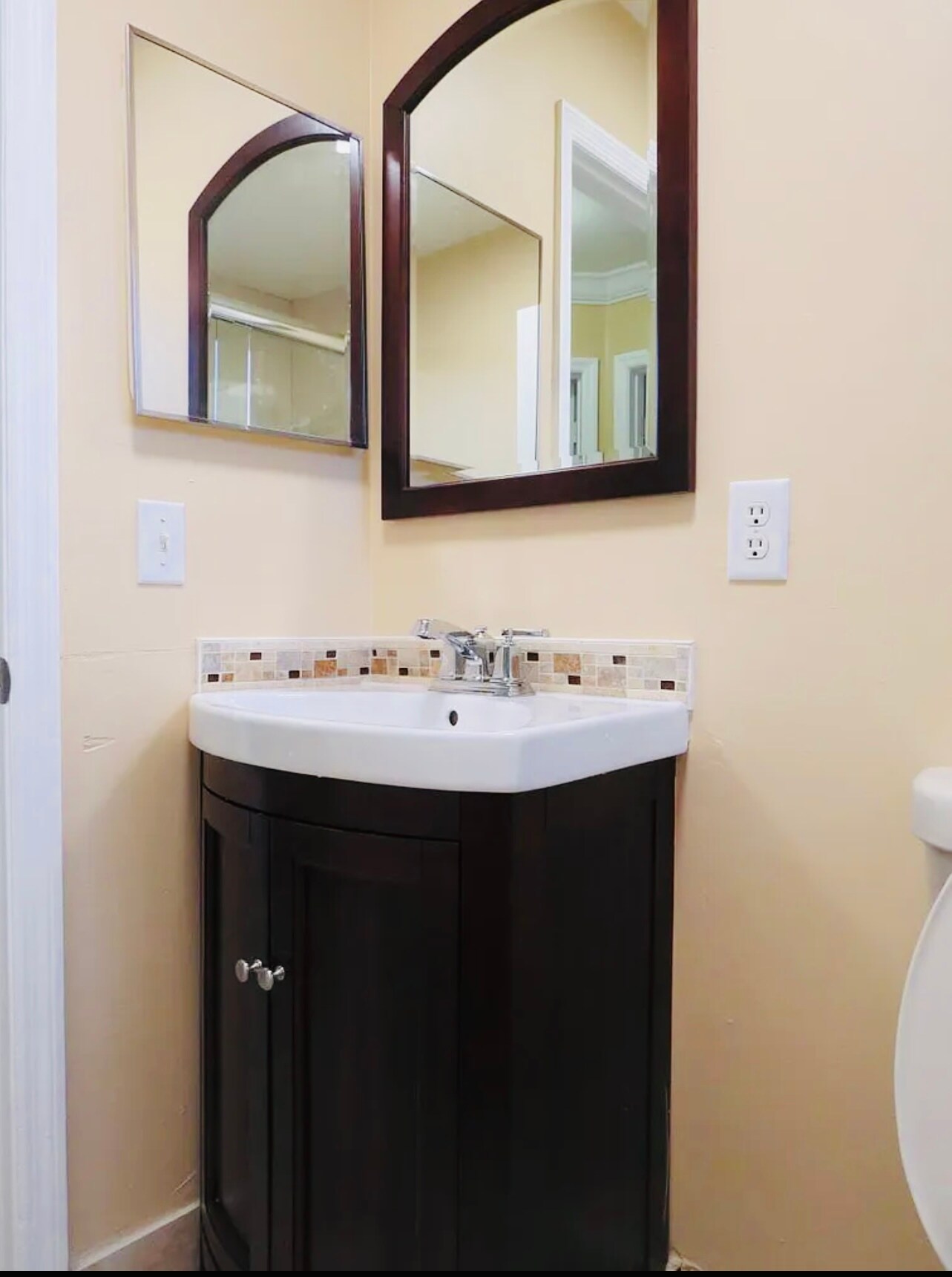 Building Photo - 861 SE 8th Ct