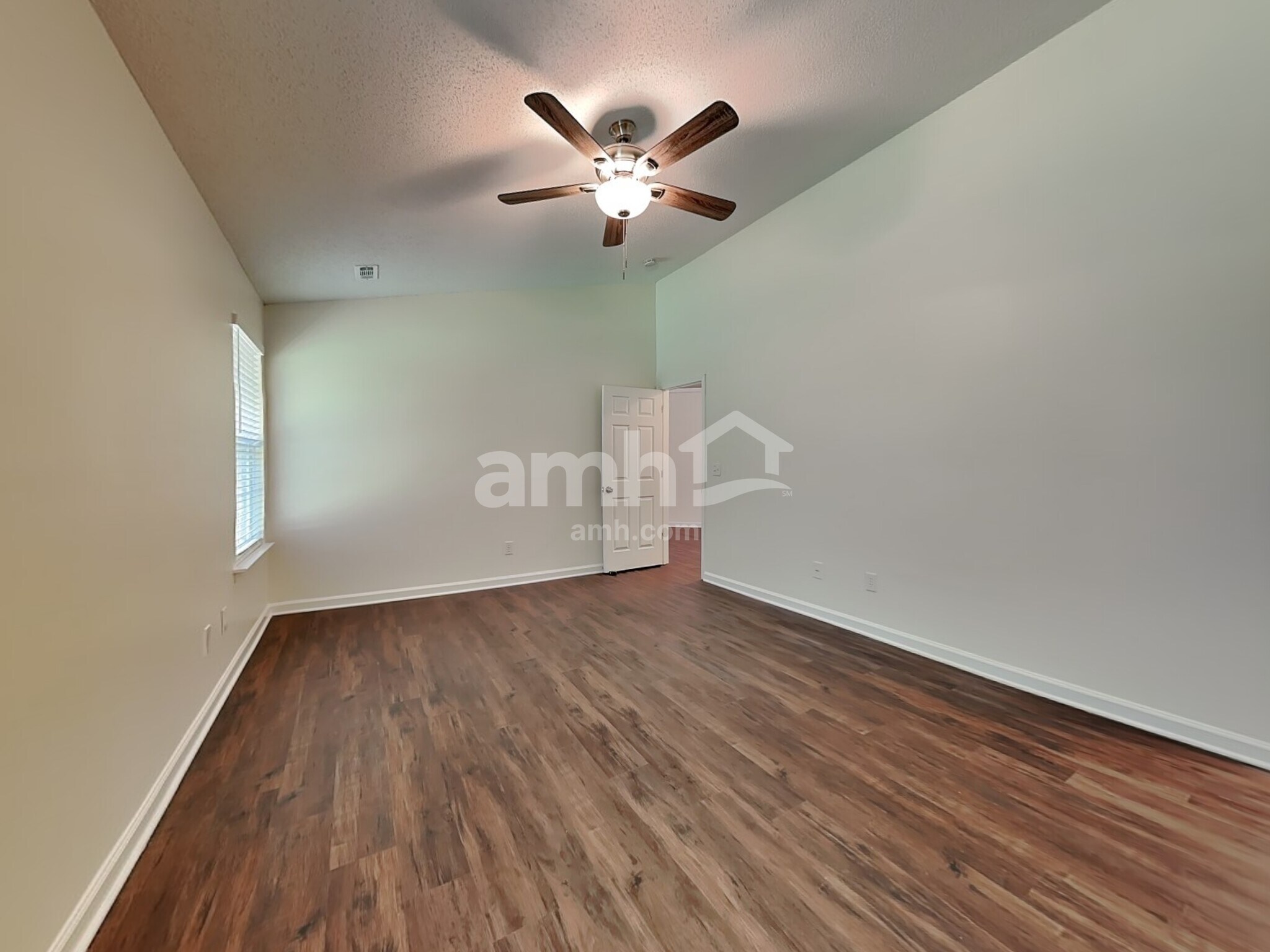 Building Photo - 595 River Glen Ct
