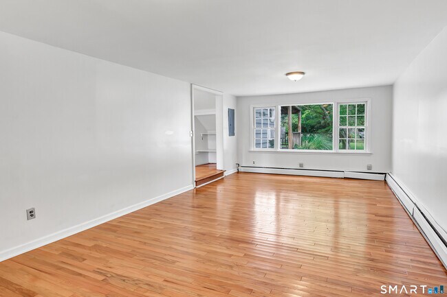 Building Photo - 7 Richards Ln