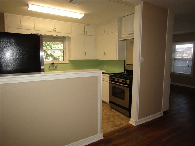 Building Photo - East Austin 3x2 Home Near Downtown & UT