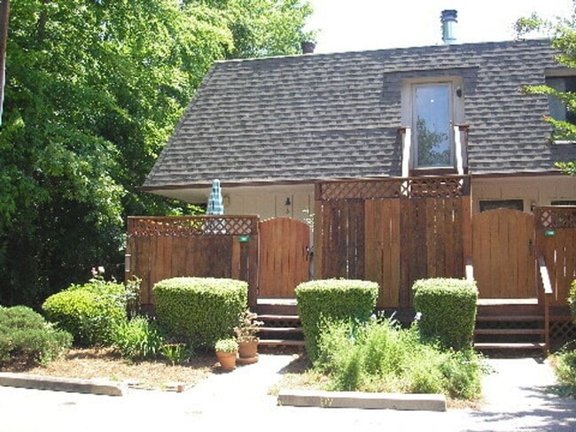 Building Photo - 2BR Finley Forest Condo – Minutes to Chapel Hill & UNC