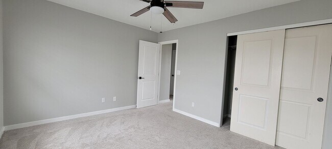 Building Photo - 3 bedroom/2.5 bath home