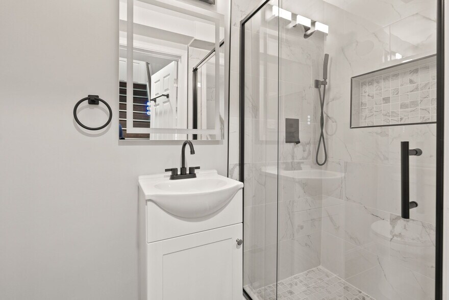 Building Photo - 6578 Edsall Rd