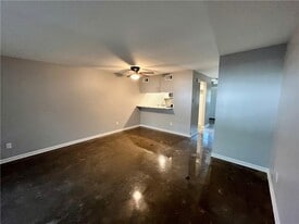 Building Photo - 382 Fairway Dr